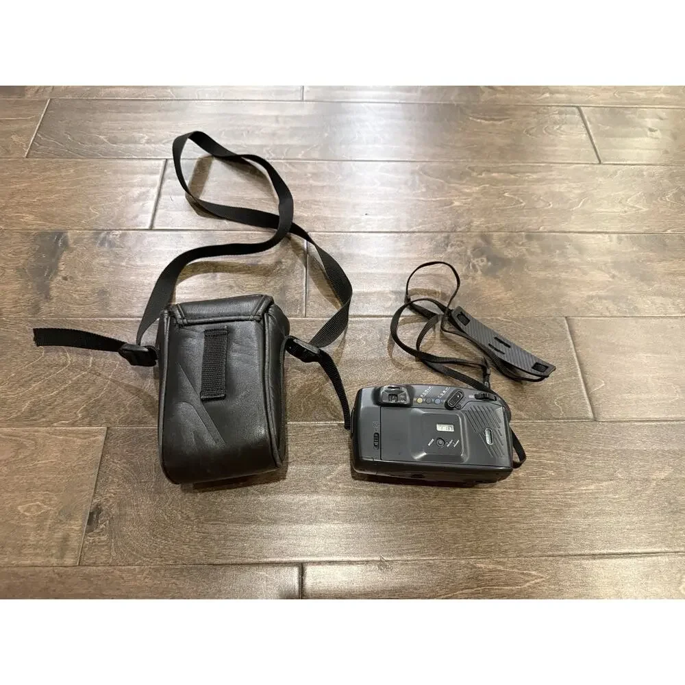 Pentax Film Point Shoot Camera Zoom 105-R 35mm with Case Vintage For Parts Only